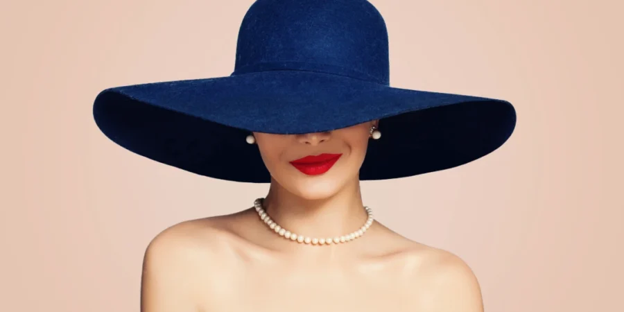 Mysterious woman with wide-brimmed hat — a symbol of elegance and quiet strength